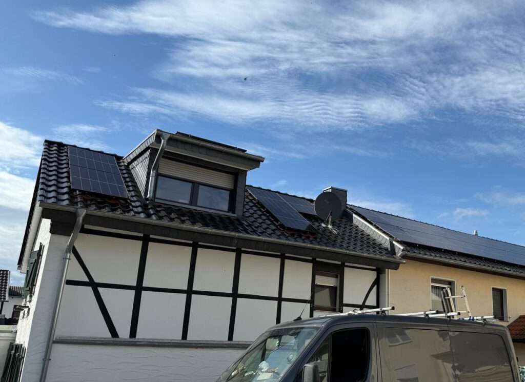 PV Anlage auf Fachwerkhaus, montiert von Brücken Energie und HTM Solar